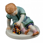 Child with Building Blocks 4.25\/11 cm

Kind mit Bausteinen
Designed by Alfred Konig, 1919

Hand painted in Meissen, Germany