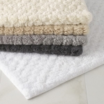 Lotus White Small Bath Rug 21\ x 34\

100% cotton. 
Made in Portugal.

Care & Use:

Machine washable. 


